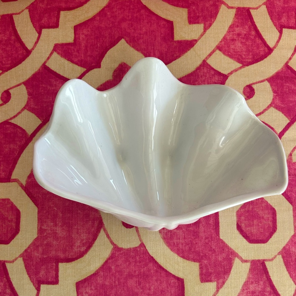 Vintage Plastic Clamshell Dish